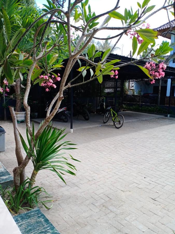 Friends Beach Hotel Kuta  外观 照片