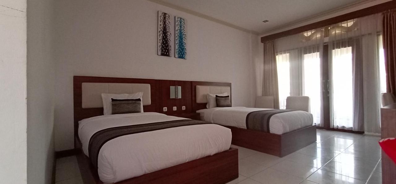 Friends Beach Hotel Kuta  外观 照片