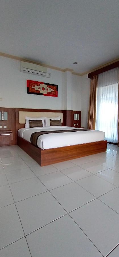 Friends Beach Hotel Kuta  外观 照片