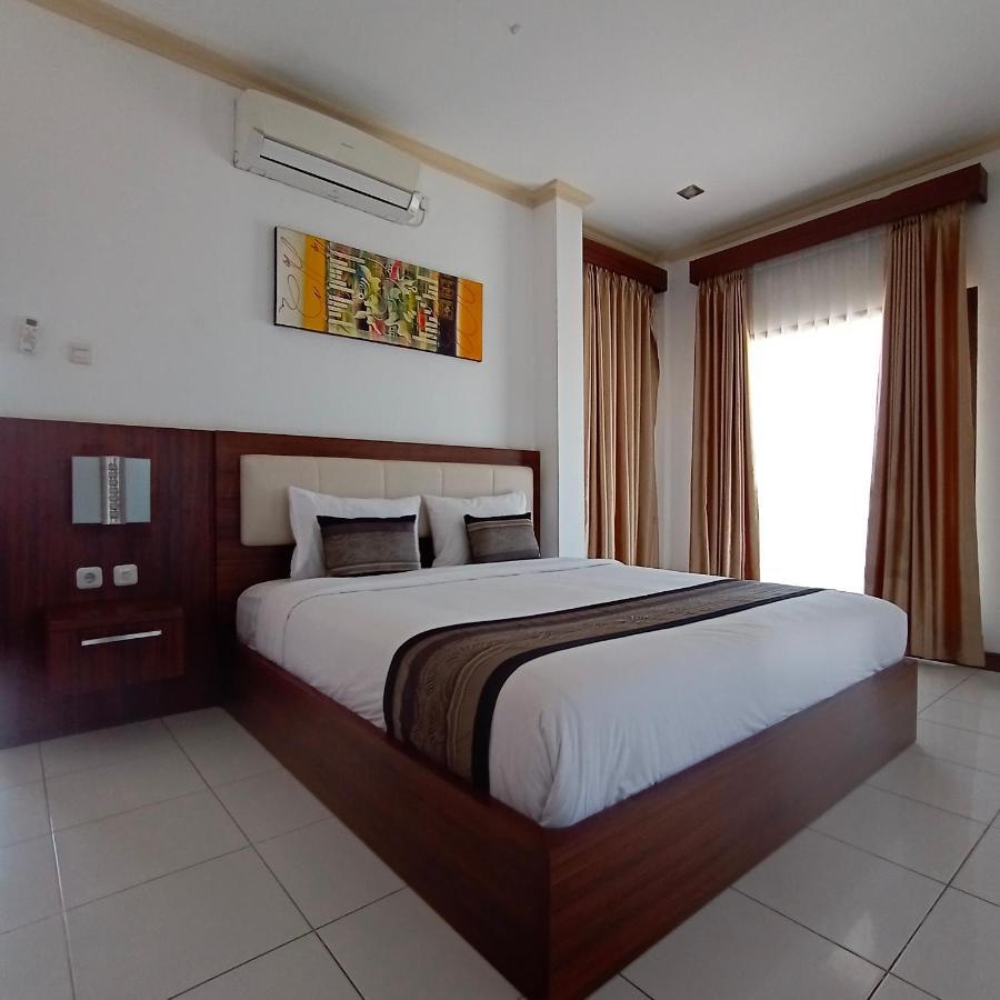 Friends Beach Hotel Kuta  外观 照片