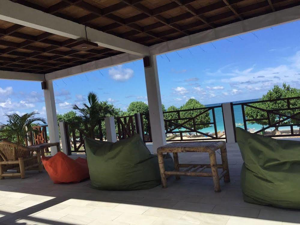 Friends Beach Hotel Kuta  外观 照片