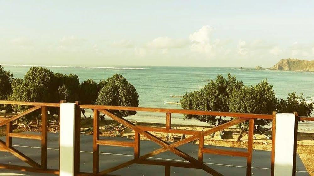 Friends Beach Hotel Kuta  外观 照片