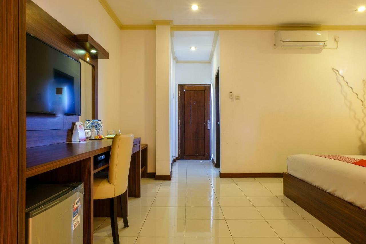 Friends Beach Hotel Kuta  外观 照片