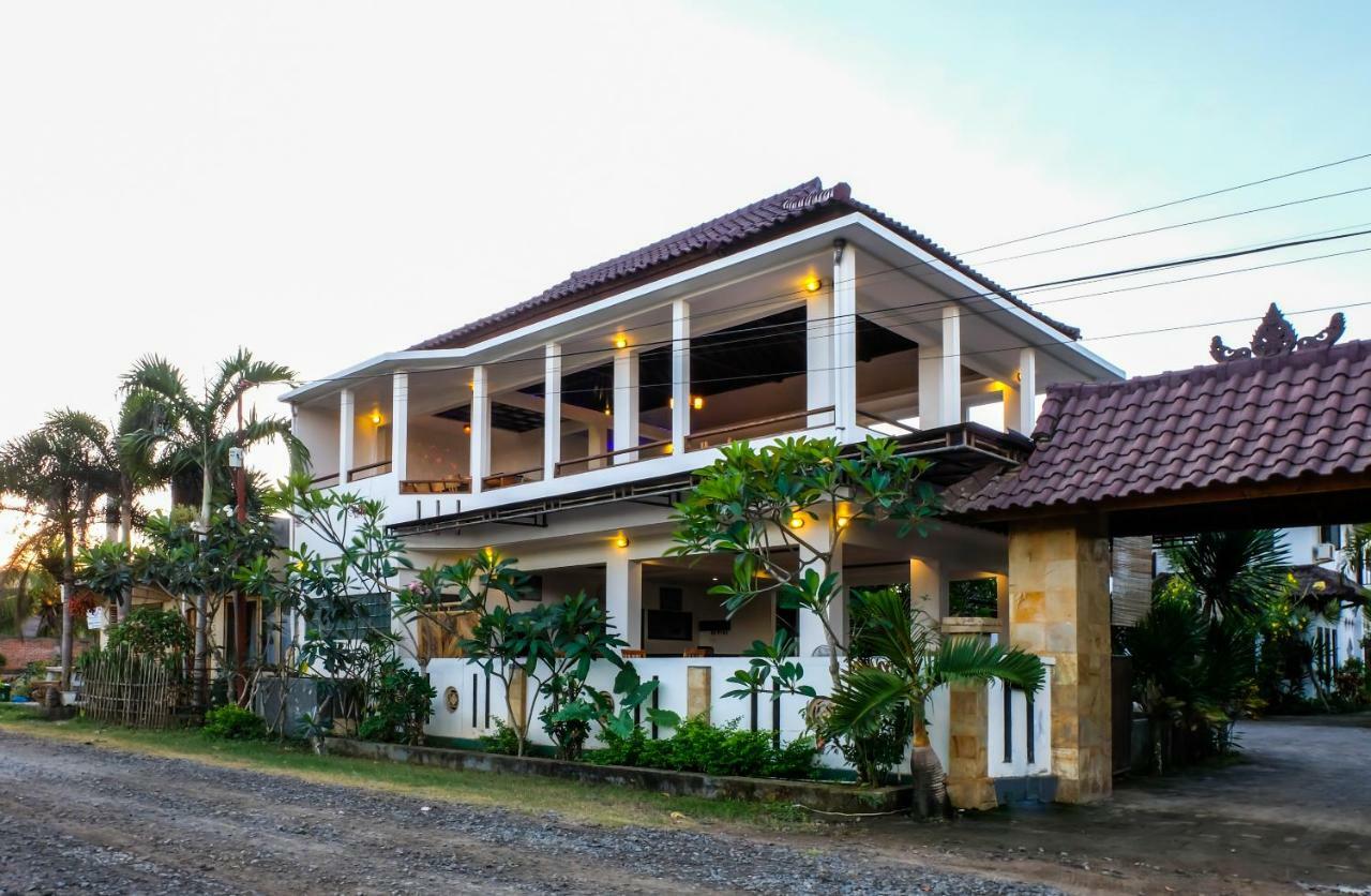 Friends Beach Hotel Kuta  外观 照片