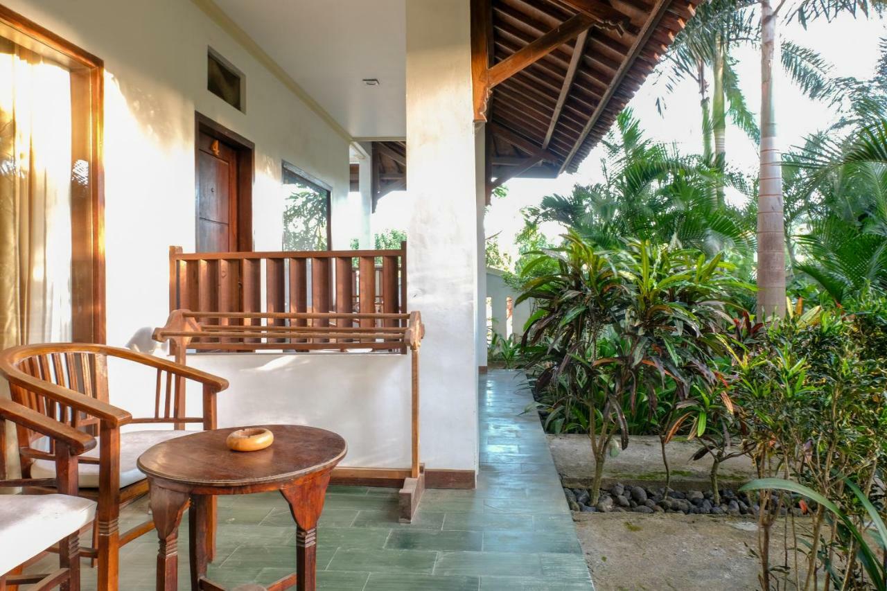 Friends Beach Hotel Kuta  外观 照片