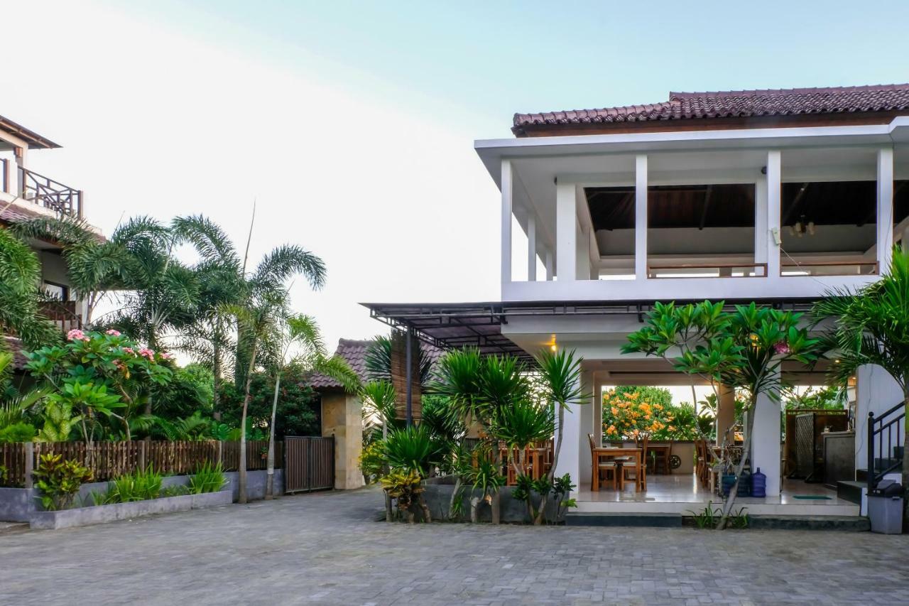 Friends Beach Hotel Kuta  外观 照片