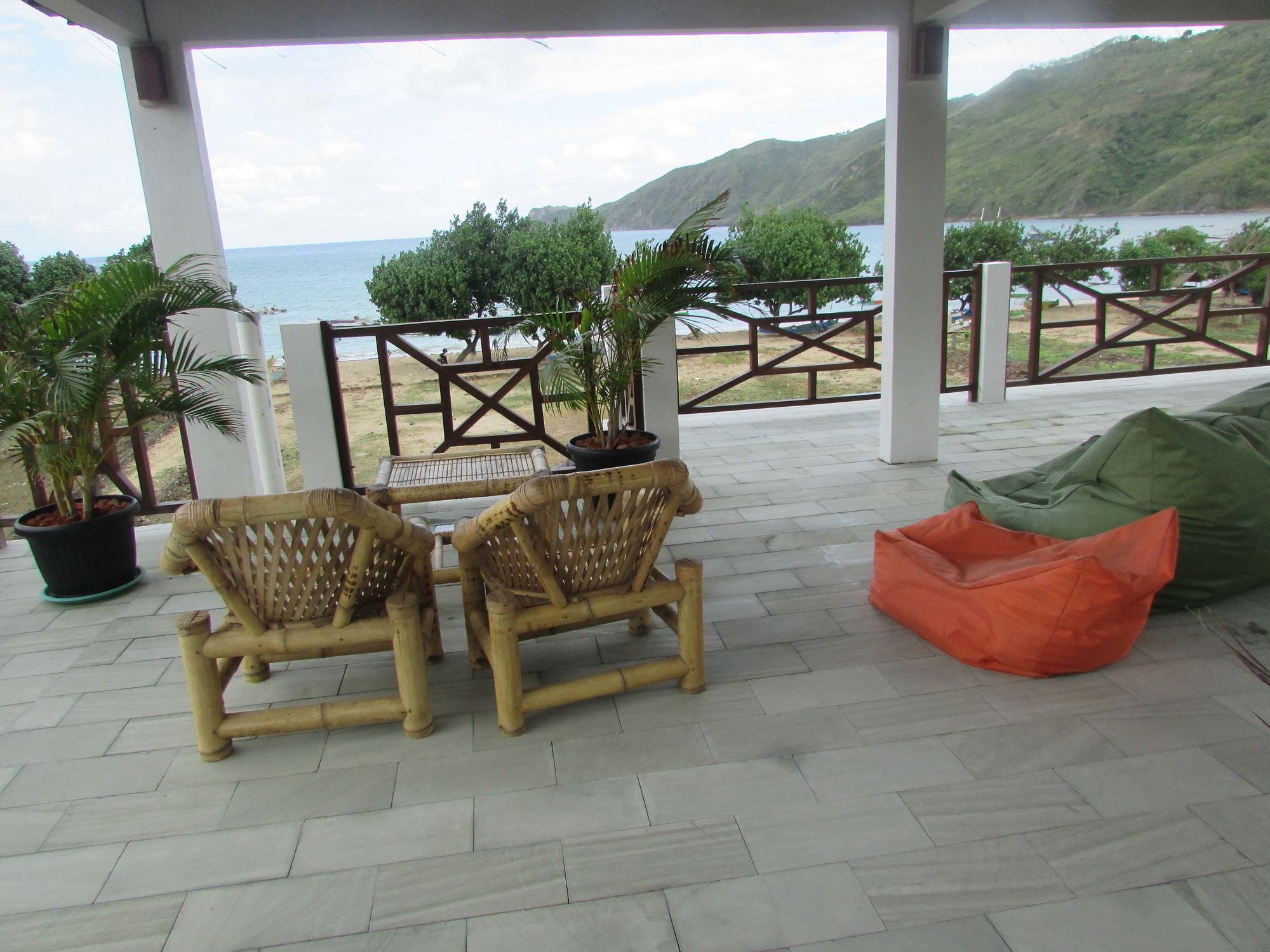 Friends Beach Hotel Kuta  外观 照片