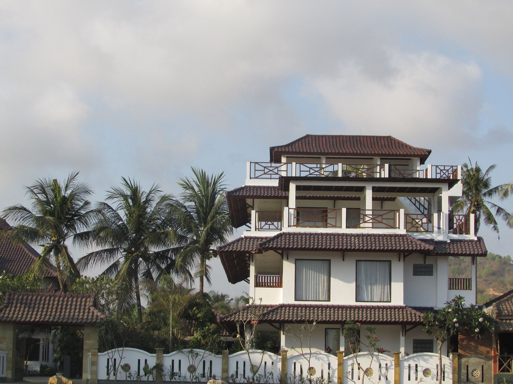 Friends Beach Hotel Kuta  外观 照片