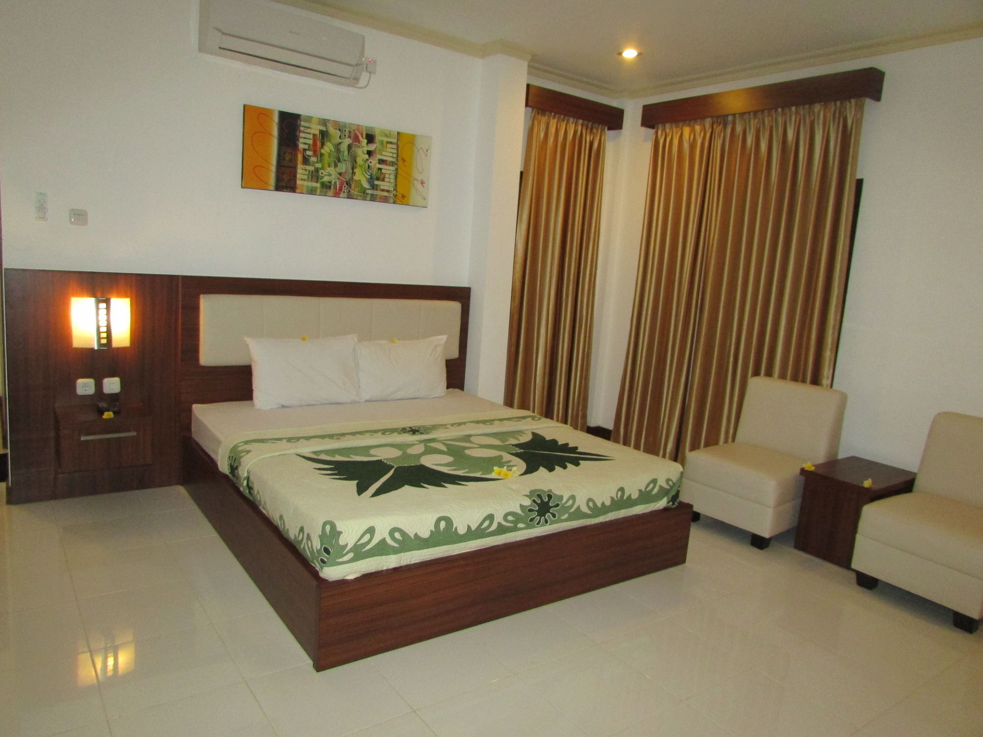 Friends Beach Hotel Kuta  外观 照片