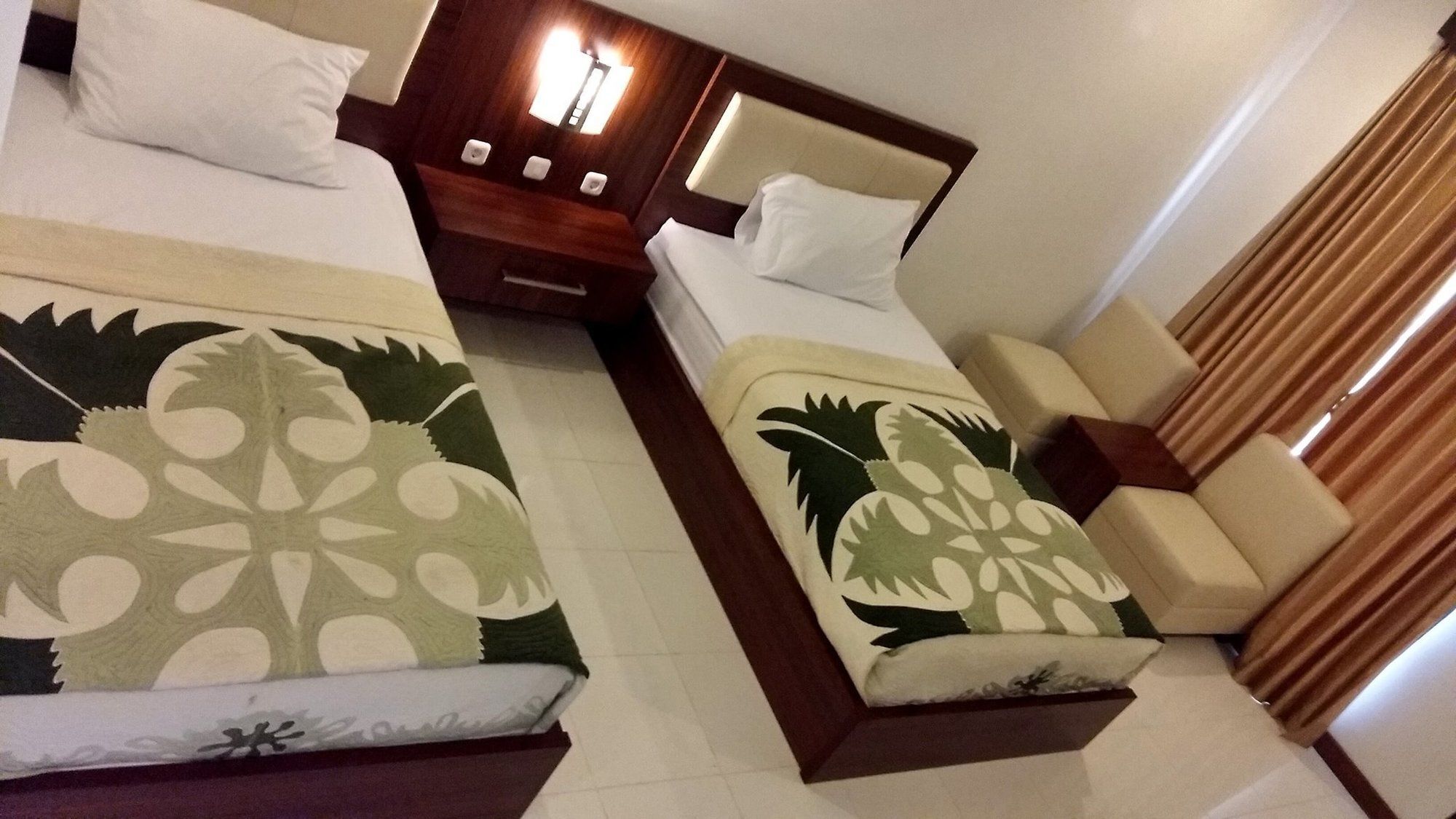Friends Beach Hotel Kuta  外观 照片