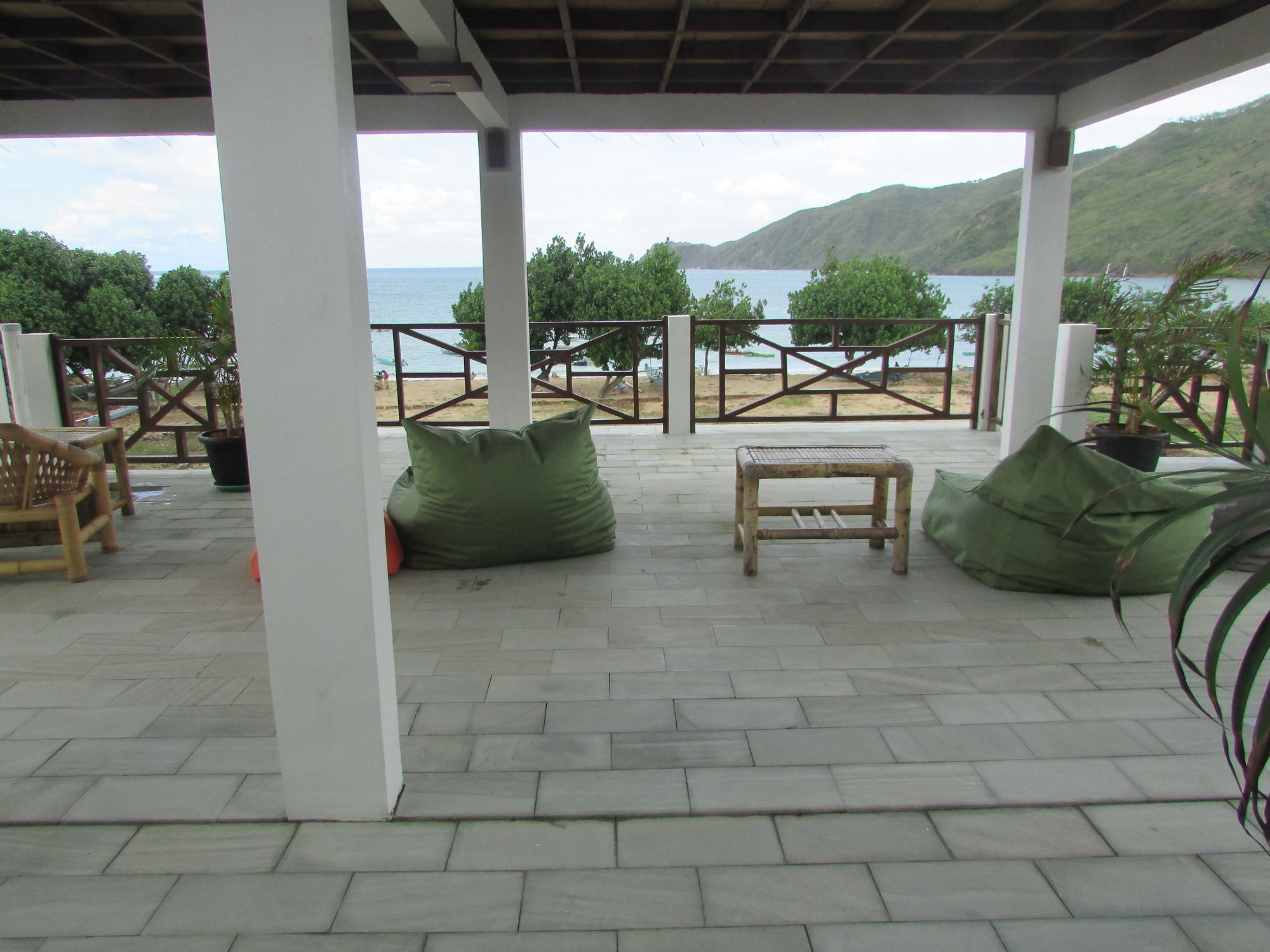Friends Beach Hotel Kuta  外观 照片